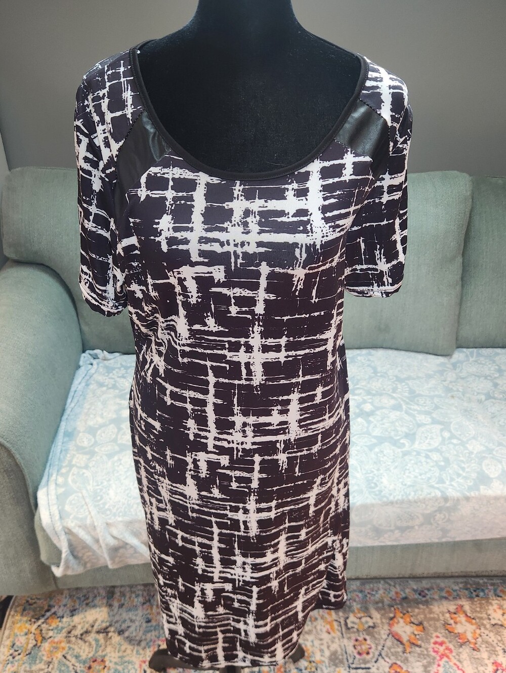 Black & White Patterned Women’s Scoop Neck Dress XXL faux Leather Accents